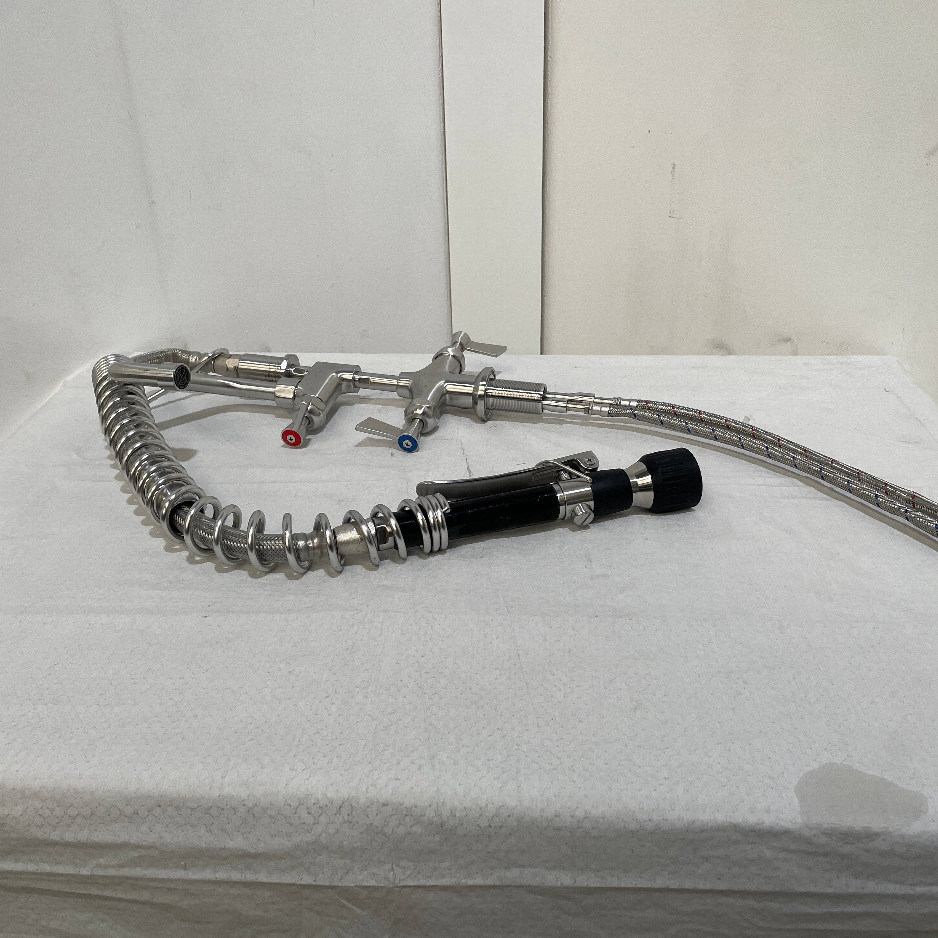 3monkeez CLEAN-A-JET Mounted Pre Rinse Unit
