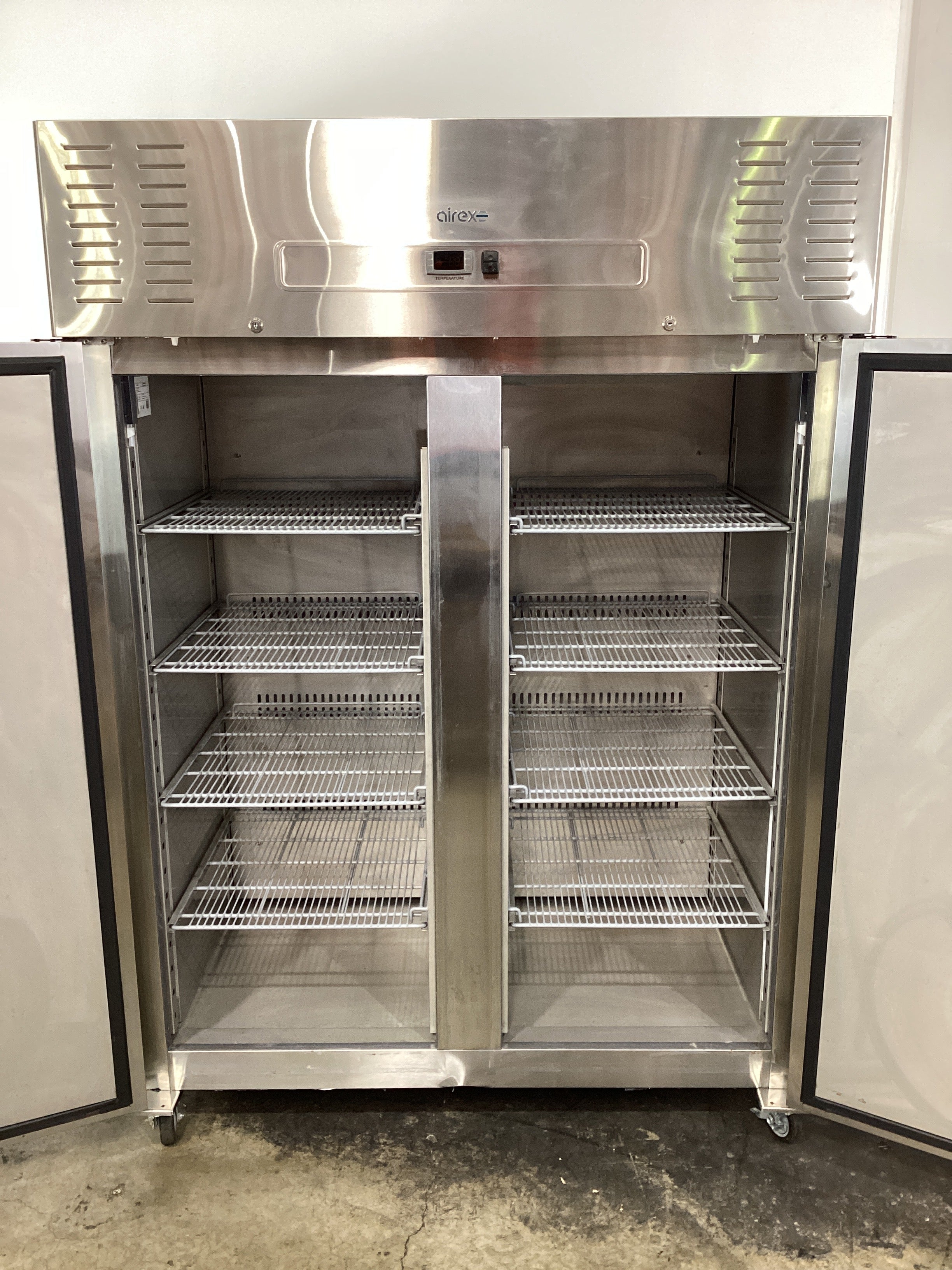 Airex AXF-URGN-2-C1 Upright Freezer