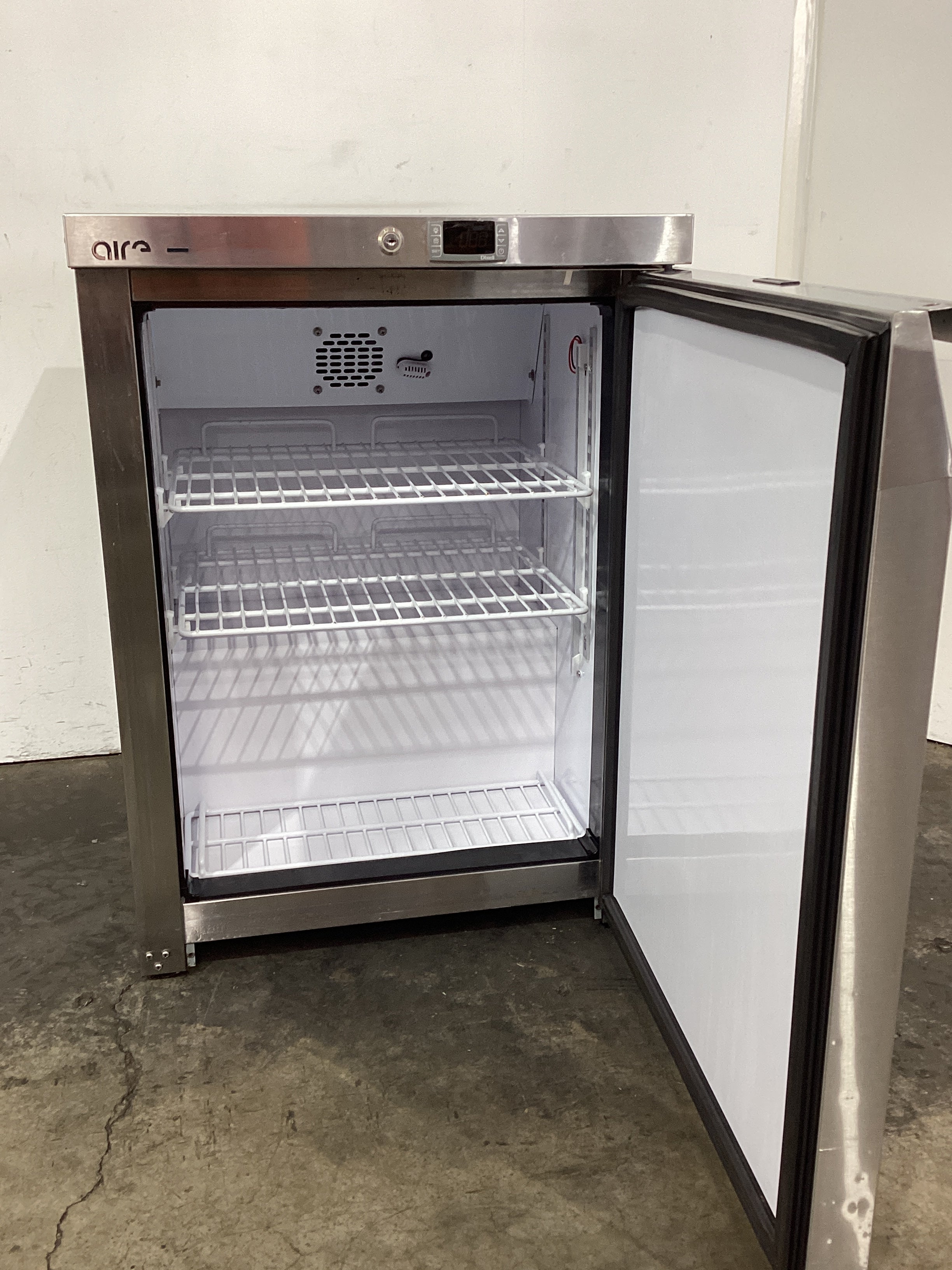Airex AXF.UC.1 Undercounter Freezer