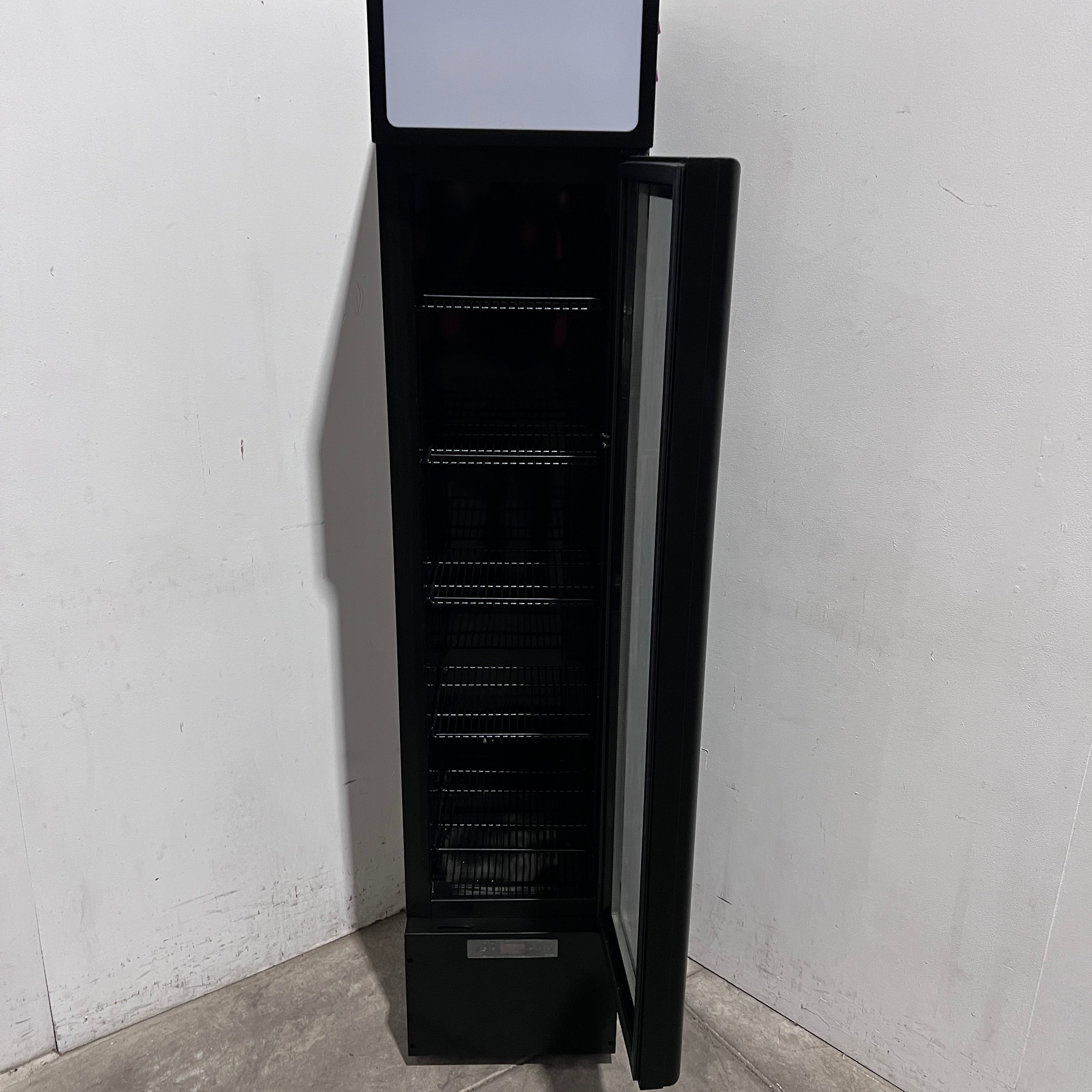 Airex AXR-MEUR-SL-B1 Upright Slimline Fridge